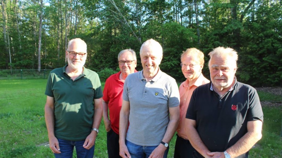 Marknadskommitténs Rune Larsson, Kurt Gillström, Lennart Pettersson, Anders Martinsson och Lars-Inge Schedenborg hoppas på bra väder på lördag.