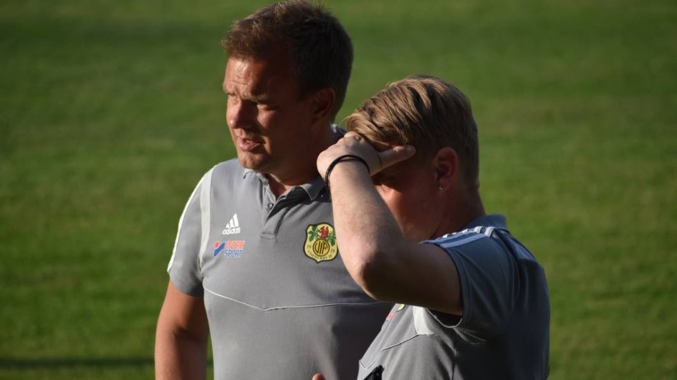 Jonas Karlsson och assisterande tränaren Mikael Rinaldo hade en del att fundera på efter senaste förlusten.