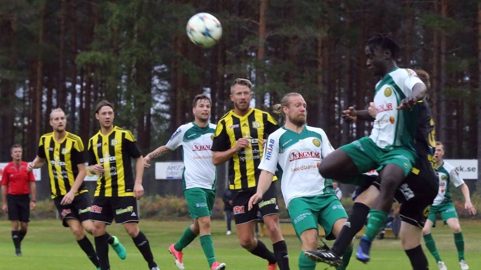 I derbyt mellan Hultsfred och Västerviks FF gör Eric Schultz en intressant comeback.