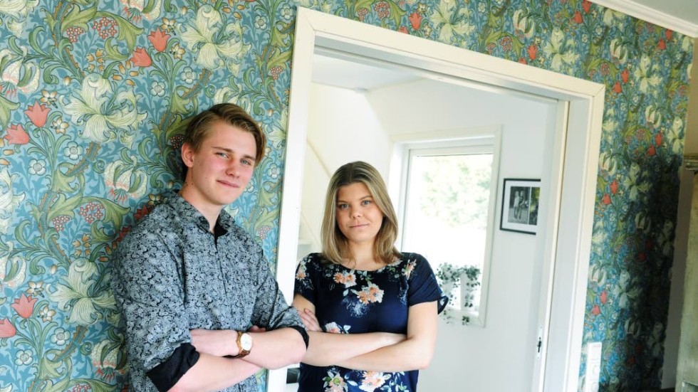 David Larsson och Victoria Essenholm startade UF-företaget Carry u home UF i höstas. På den regionala UF-mässan i Kalmar län vann duon utmärkelserna Årets vara samt Årets hållbara företagande. Nu ska de tävla vidare i SM i Ung företagsamhet.