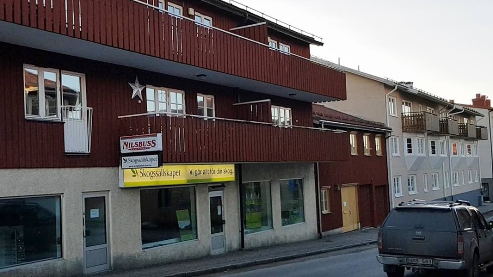Uppemot 230 lägenheter ingår i de fastighetsbolag som är knutna till Nilsbuss. I fjol köptes ett större bestånd i Hultsfred och fler kan det bli. Fastigheterna på bilden finns i centrala Vimmerby.