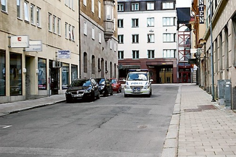 Polisen fick rycka ut till Badhusgatan igen. Foto: Tommy Pettersson
