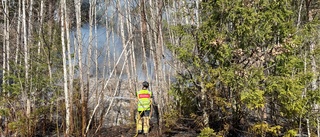 Gräsbränder i Krokek orsakade stopp i tågtrafiken