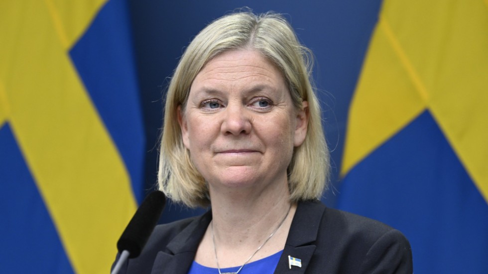 Förtroendesiffrorna för Magdalena Andersson skjuter i höjden, ett halvår kvar till valet. 