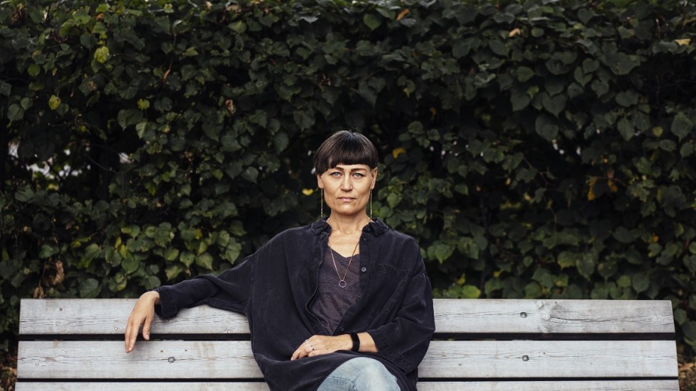 Carolina Setterwall (född 1978) debuterade 2018 med den hyllade självbiografiska romanen "Låt oss hoppas på det bästa". "Allt blir bra" är hennes andra bok.
