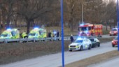 Polisbil påkörd på Riksvägen – stannade för att hjälpa till vid sjukdomsfall