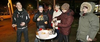 Bullar, bensin och bränt gummi i Björklinge