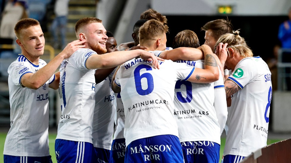 IFK Norrköpings Arnor Sigurdsson har gjort 4–1 på Hammarby och spelarna firar den oväntade segern mot topplaget.