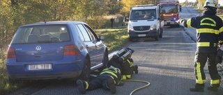 Dramatisk bilbrand i Bergshammar  ✓Bilist såg eldhav under bilen ✓Föraren: Alla tutade och skrek att bilen brinner