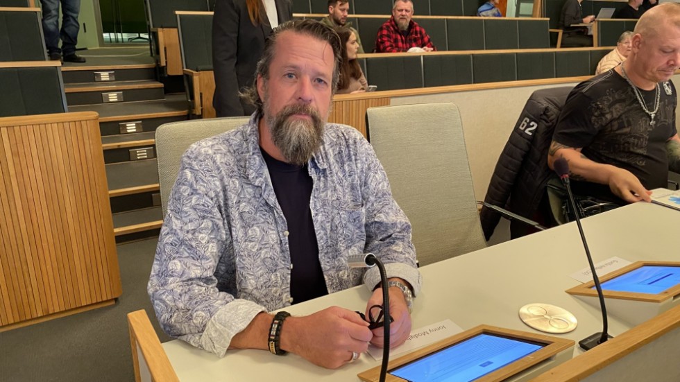 Jonny Modigh (SD) är polis till yrket, fullmäktigeledamot för SD i Norrköping och en av undertecknarna till den artikel i Folkbladet som vänsterpartiets gruppledare svarar på idag. 