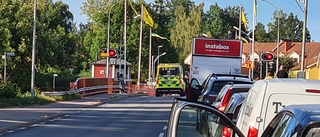 Stallarholmsbron fastnade i öppet läge – hindrade ambulans på utryckning 