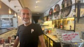 Elias driver restaurang på centralstationen – använder dricksen till kaffe för den som inte har råd