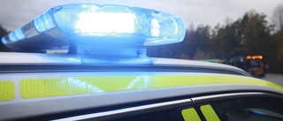 Okända slog sönder bil i Åker – Strängnäsman med kniv misstänks för drograttfylla