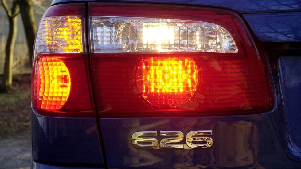 Insändarskribenten tycker att för få bilister använder blinkers.