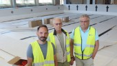 Nya simhallen snart klar • "Vi har säkert sparat in 30 miljoner kronor" • Ovanlig modell med egen byggledning och lokala hantverkare