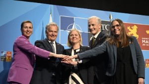 Sverige och Finland formellt inbjudna till Nato