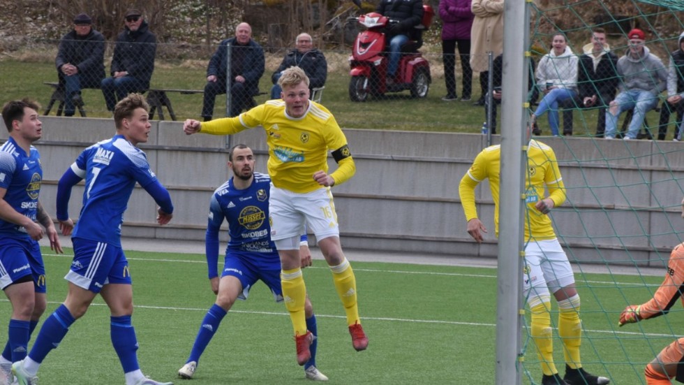 Oskar Olsson-Grönqvist har etablerat sig snabbt i Kisas mittförsvar och bär lagkaptensbindeln.