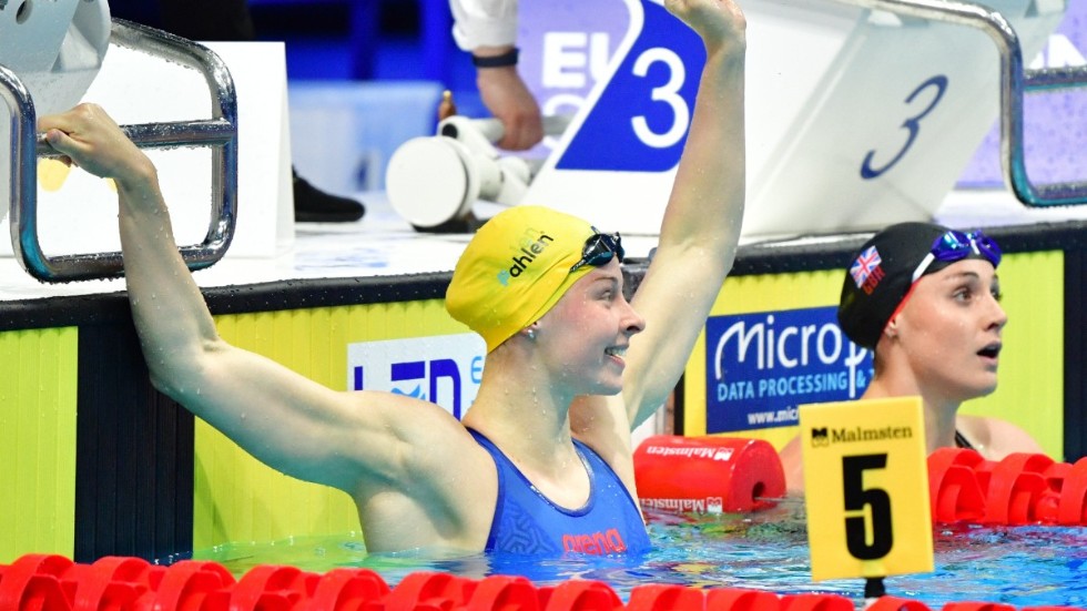 Sophie Hansson efter EM-guldet på 100m bröstsim i Budapest för drygt ett år sedan. Arkivbild.