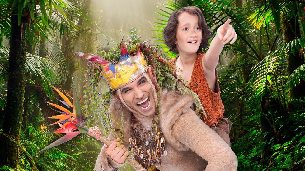 Sean Banan och Einar Alvarado Lönberg i rollerna som kung Gibbon och Mowgli i "Djungelboken – the musical". Pressbild.