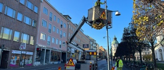 Nu förbereds Linköpings centrum för julen – men inte lika starkt som vanligt