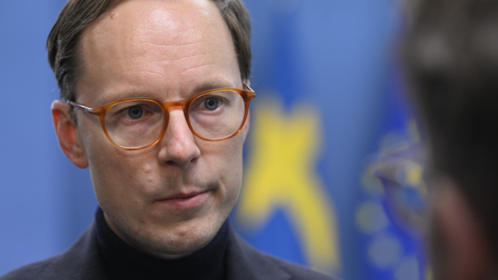 Historikern, forskaren och skribenten Johan Gärdebo ställer frågan om det "krävs att utbildningsminister Mats Persson (bilden) utreder högskolan för att göra rent hus?