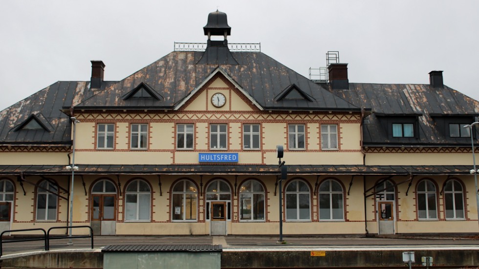 Hultsfreds järnvägsstation är ett av tre byggnadsminnen i Hultsfreds kommun. Stationshuset ritades av arkitekten Georg A Nilsson och byggdes 1902.