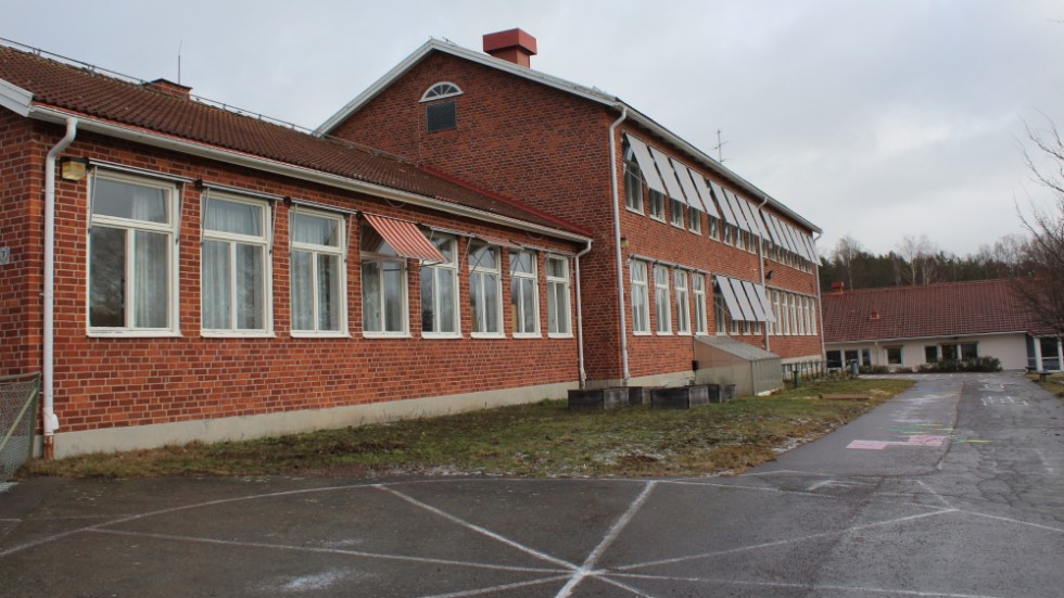 Loftahammars skola är en av de skolor i kommunen som hotas av nedläggning. Något som skulle vara förödande för samhället, menar skribenterna.