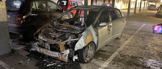 Dramatisk brand i p-garage i Eskilstuna – under tiovåningshus: "Ett fyrtiotal bilar rökskadade"