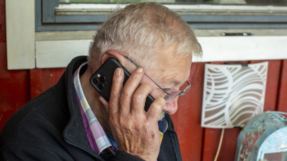 Kampen mot telefonbedrägerier som riktas särskilt mot äldre måste bli mer effektiv. Att öka motståndskraften hos den som skurkarna försöker lura, är en viktig del.