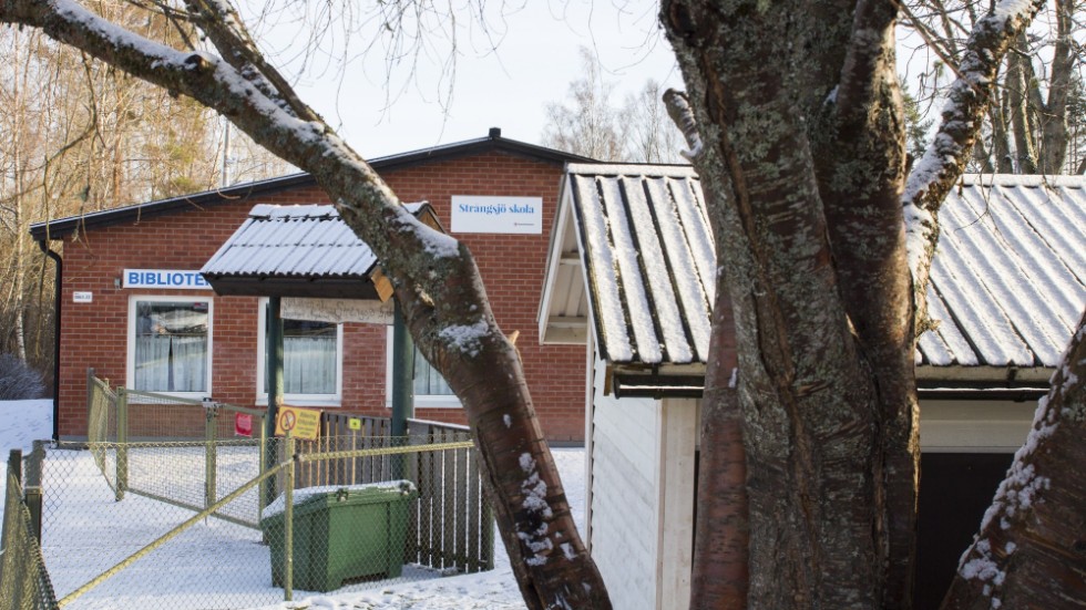I veckan föreslog bildningsförvaltningen i Katrineholm att Strångsjö skola bör läggas ned. Detta bör politikerna akta sig för. 