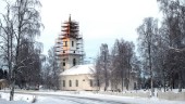 Takbytet på kyrkan stoppas • Skador i konstruktionen • ”Man kan se en viss buktning i taket”