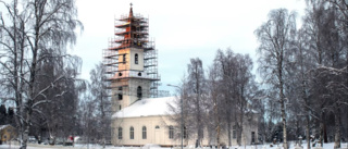 Takbytet på kyrkan stoppas • Skador i konstruktionen • ”Man kan se en viss buktning i taket”