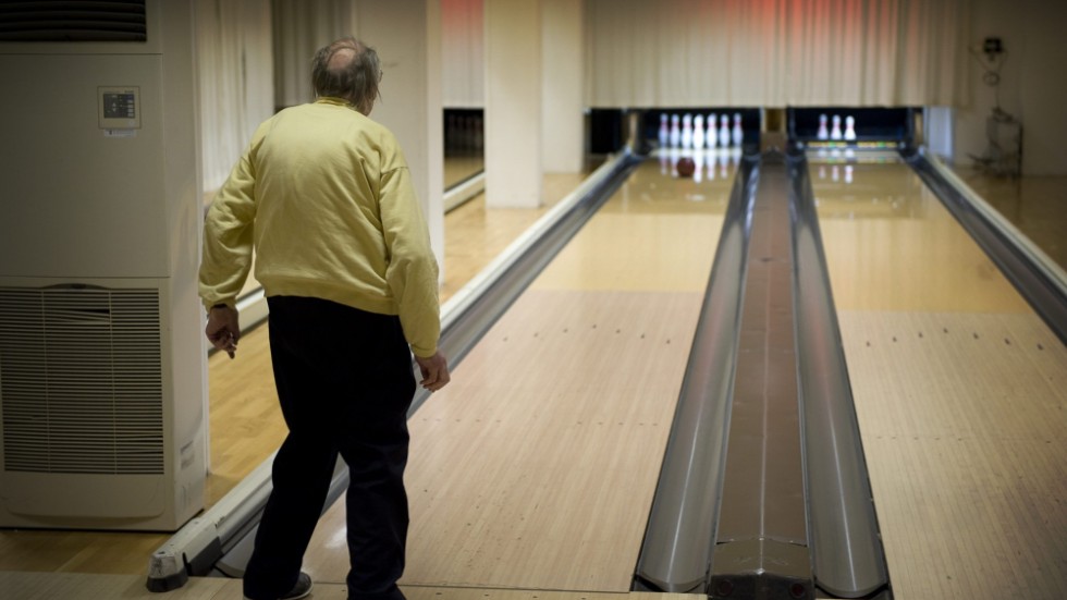 Bowling är en lättillgänglig aktivitet för äldre, men även andra idrottsföreningar borde kunna hitta tillfällen för äldre att ingå i en gemenskap, tycker skribenten.