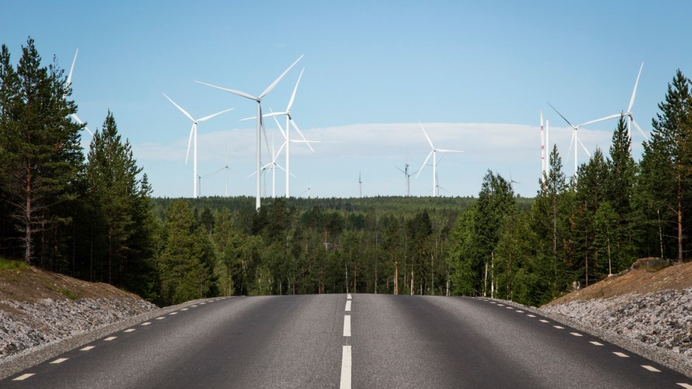 Blir det ingen fart på vindkraftverken i höst så finns risken för fortsatt höga elpriser. Arkivbild.