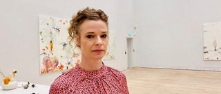 Superstjärnan Linn Fernström målar "selfies" i olja: "Har tillåtelse att göra vad man vill med sig själv"