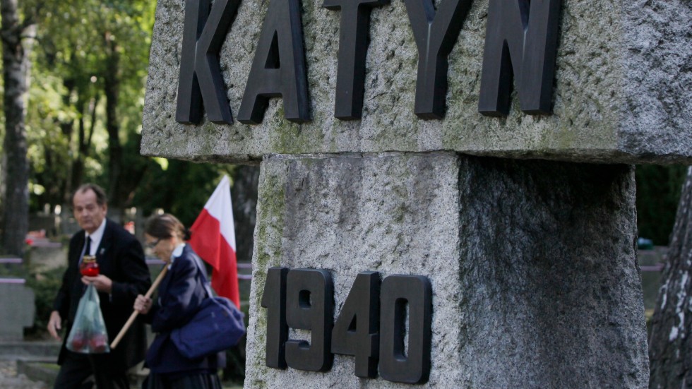En minnesplats för offren i Katynmassakern i Warszawa, Polen. Arkivbild.