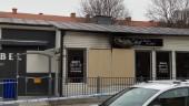 Kraftig brand i pizzeria i Katrineholm i natt: "Personer sågs springa från platsen"