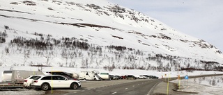 Parkeringskaos vid norska gränsen: ”De använder kåpsläp som skotergarage”
