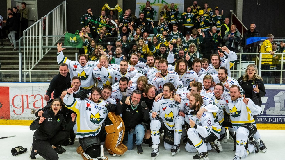 Östersund jublar efter att ha vunnit kvalserien och säkrat avancemang till Hockeyallsvenskan.