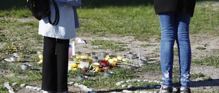 Ljus och blommor på mordplatsen efter ny dödsskjutning
