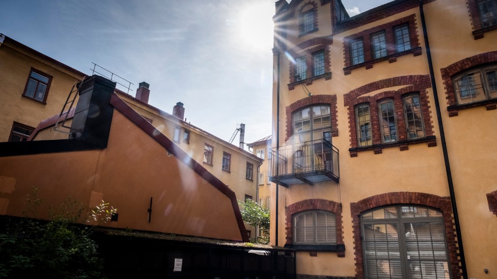 Priserna på bostadsrätter i Stockholm och Göteborg fortsätter ned. Arkivbild.