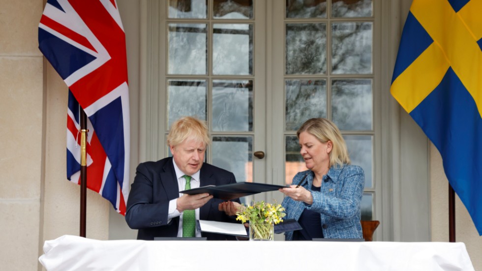 Tidigare under våren har den brittiske premiärministern Boris Johnsons regering lovat att Sverige ska kunna räkna med brittisk hjälp, om vi utsätts för aggression från rysk sida. Nu finns det på papper, undertecknat i Sörmland av Johnson och Sveriges statsminister Magdalena Andersson.