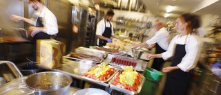 Efter pandemin – nu skriker branschen efter personal: "Brist på främst kockar och serveringspersonal"