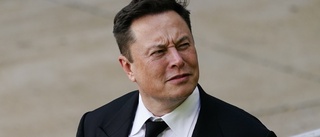 Elon Musk surnar till på distansarbete