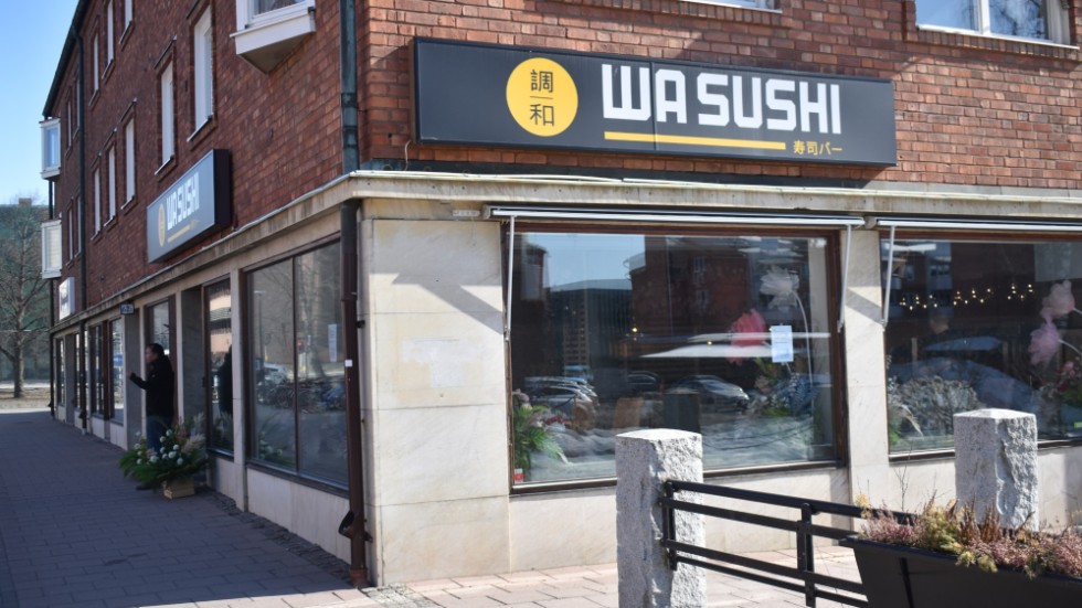 The premises previously belonged to the Wa Sushi restaurant and the signs are still visible on the facade.
