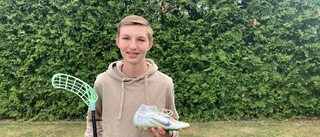16-årige Edvin kombinerar både fotboll och innebandy