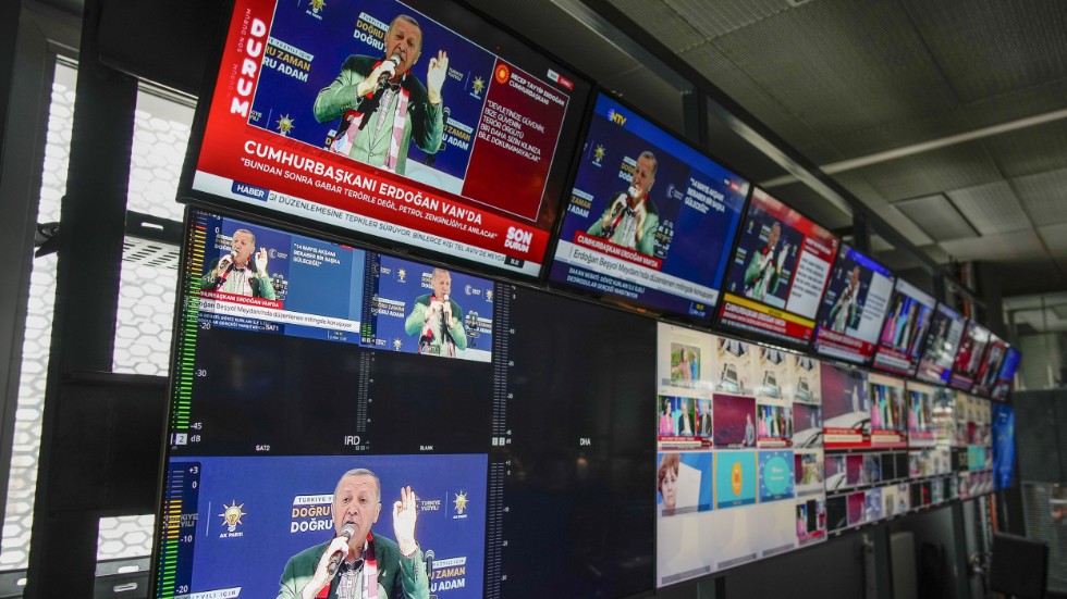 Turkiska tv-kanaler visar president Recep Tayyip Erdogan inför valet – inget ovanligt. Arkivbild.