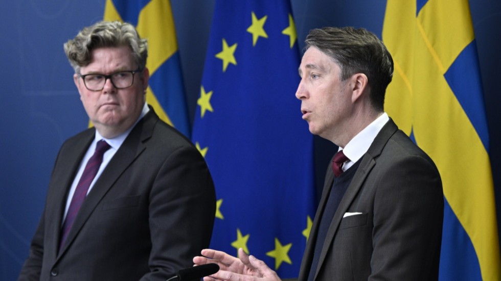Justitieminister Gunnar Strömmer (M) och Richard Jomshof (SD), ordförande i riksdagens justitieutskott, presenterar straffskärpningar för att få stopp på skjutningar och sprängningar.