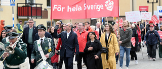 Socialdemokraterna demonstrerar för ett helt land