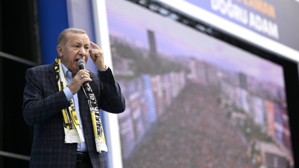 President Recep Tayyip Erdogan talar på ett valmöte i parken Baskent Millet Bahçesi i Ankara.